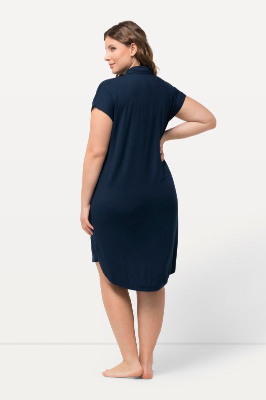 Chemise de nuit oversize, manches courtes et décolleté en V, col chemise