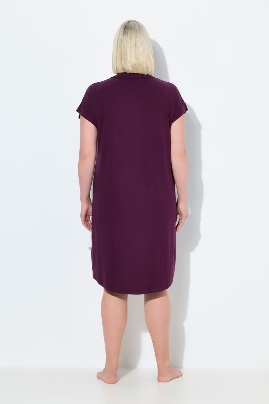 Chemise de nuit oversize, manches courtes et décolleté en V, col chemise