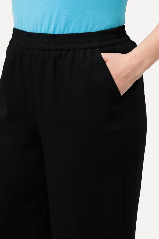 Jupe-culotte à taille élastique. Jambe large, longueur mollet