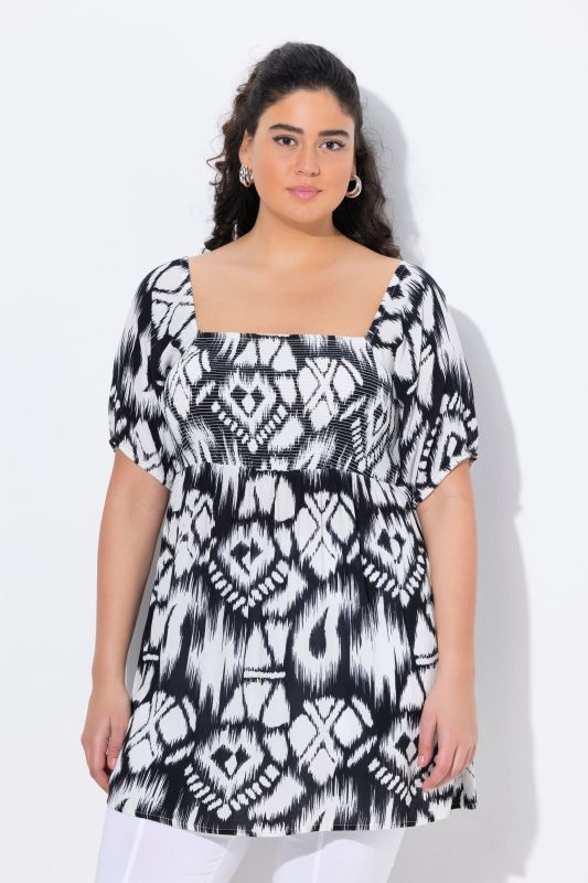 Blouse smockée, silhouette en A évasée, encolure carrée et manches courtes