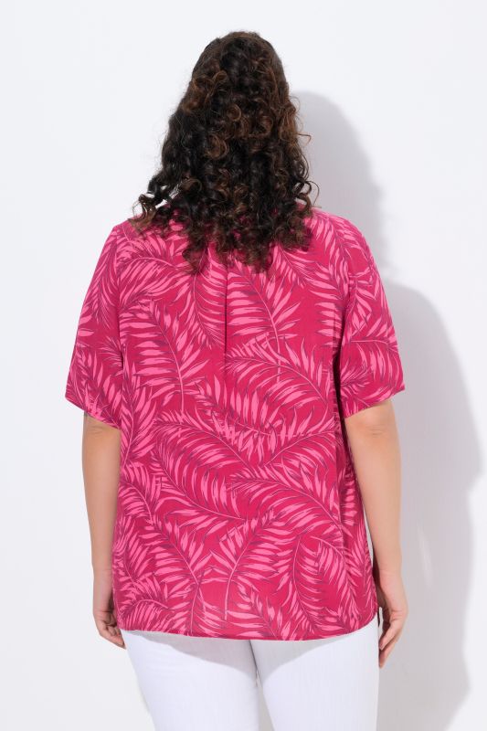 Blouse en crêpe motif palmiers à manches courtes et encolure en V. Ligne A
