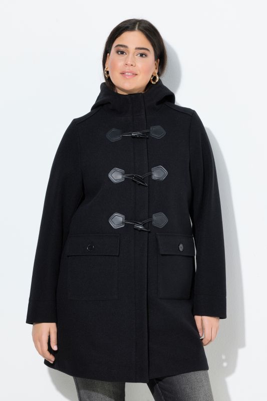 Duffle-coat, coupe évasée. Col montant et capuche. Boutons Brandebourg.