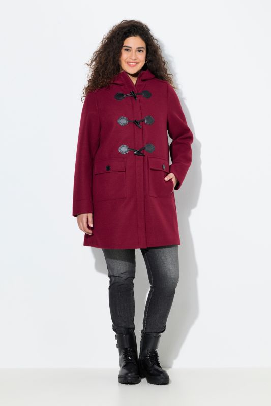 Duffle-coat, coupe évasée. Col montant et capuche. Boutons Brandebourg.