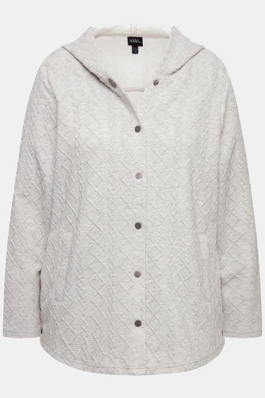 Veste à capuche, motif torsadé et boutons-pression. Dos plus long.