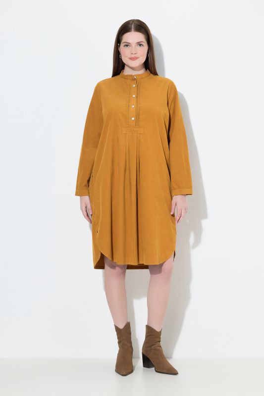 Robe en velours côtelé, passepoils, plis décoratifs, manches longues