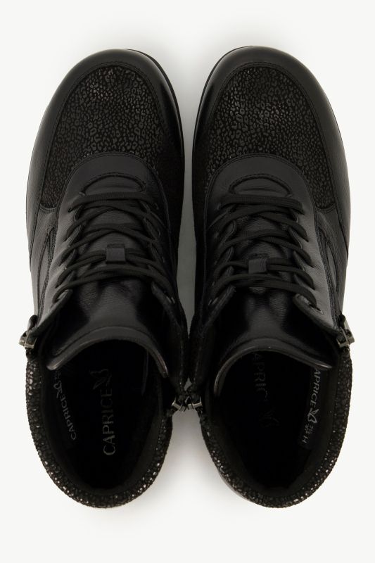 Boots techniques Caprice en cuir synthétique, doublure en polaire bouclée - largeur H