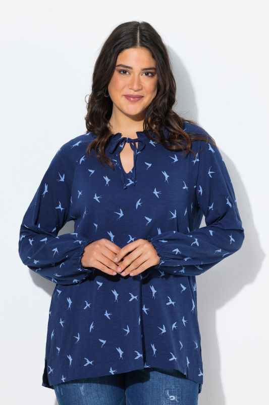T-shirt avec ruchés, motif hirondelles, décolleté rond et manches longues, coupe évasée