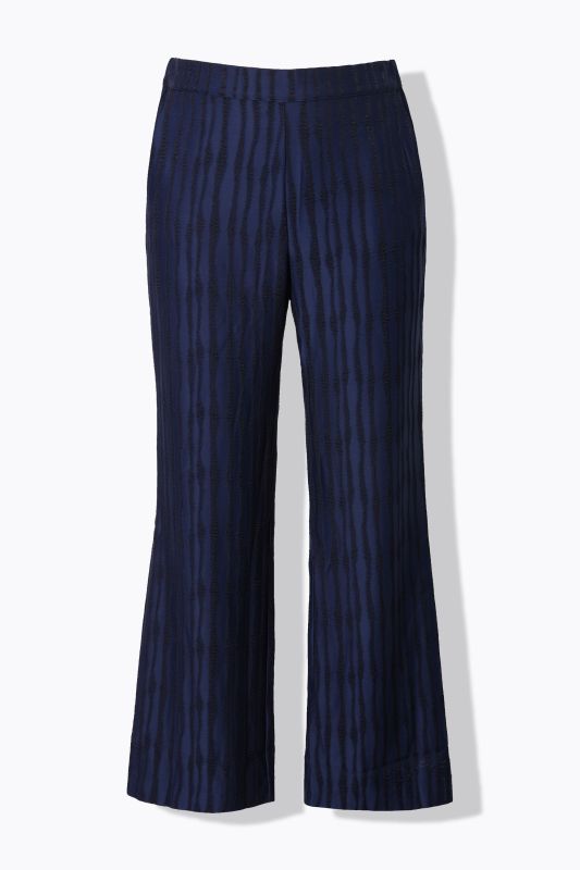 Pantalon jambe droite et large, taille confortable et matière texturée