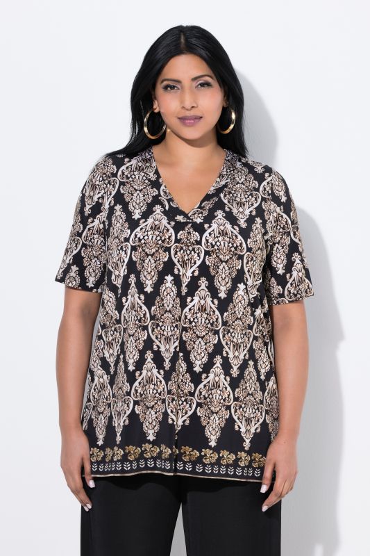 Blouse au tombé fluide, manches courtes, décolleté V avec pli fantaisie, coupe Classic Fit