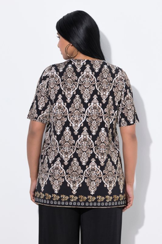 Blouse au tombé fluide, manches courtes, décolleté V avec pli fantaisie, coupe Classic Fit