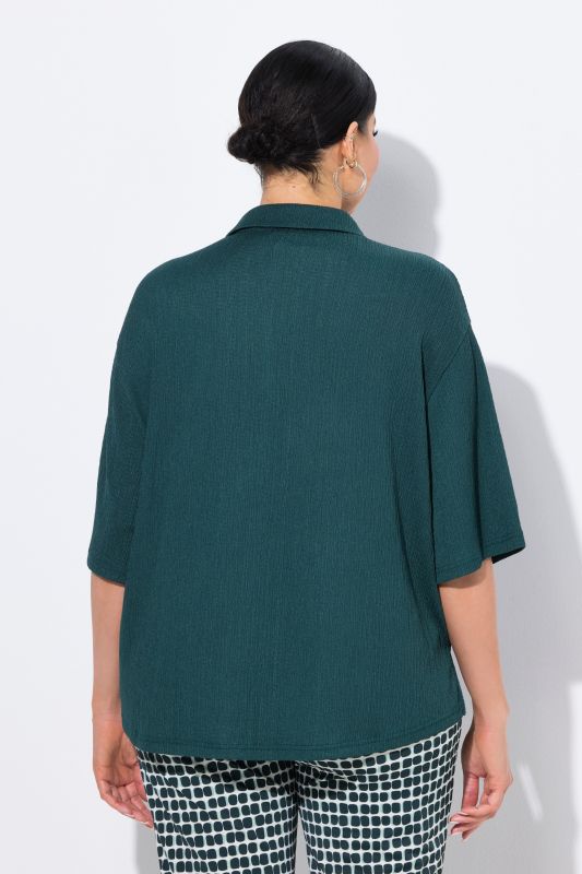 Chemisier à manches courtes et col chemise, matière texturée