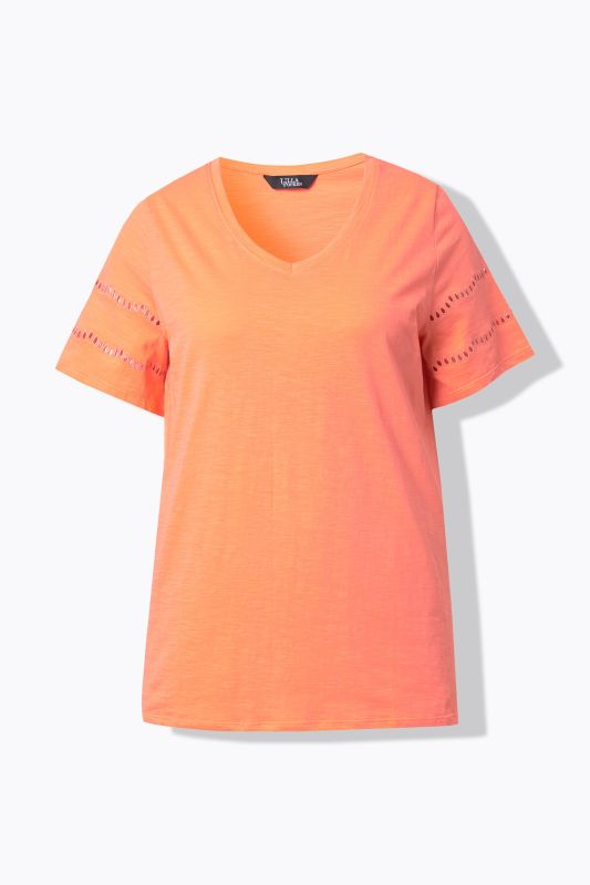 T-shirt, broderie ajourée, coupe évasée, col V, manches chauve-souris