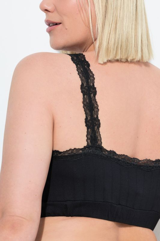 Brassières, lot de 2. Liserés en dentelle. Tissu ajouré