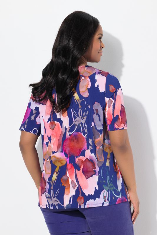 T-shirt en tissu fluide, motif à fleurs, col en V, joli pli creux, manches courtes
