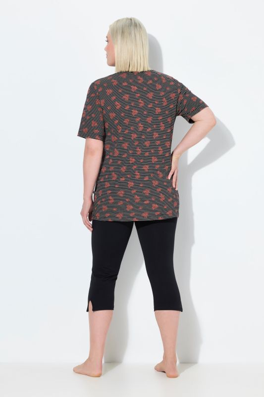 Pyjama. T-shirt col V et manches courtes. Pantalon corsaire