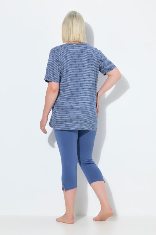 Pyjama. T-shirt col V et manches courtes. Pantalon corsaire