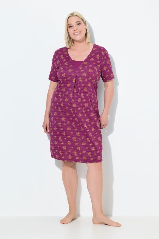 Chemise de nuit à col en V et manches courtes. Motif rayures/fleurs