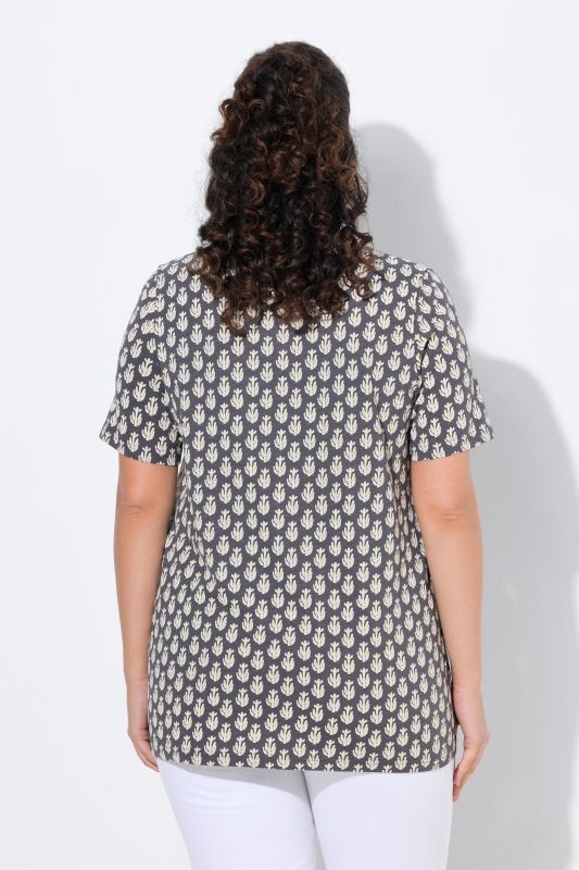 T-shirt, coupe évasée, col V, jolis plis creux, manches courtes