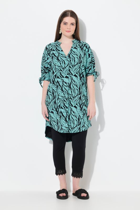 Tunique en jersey en coton bio. Col montant et manches courtes. Motif jungle