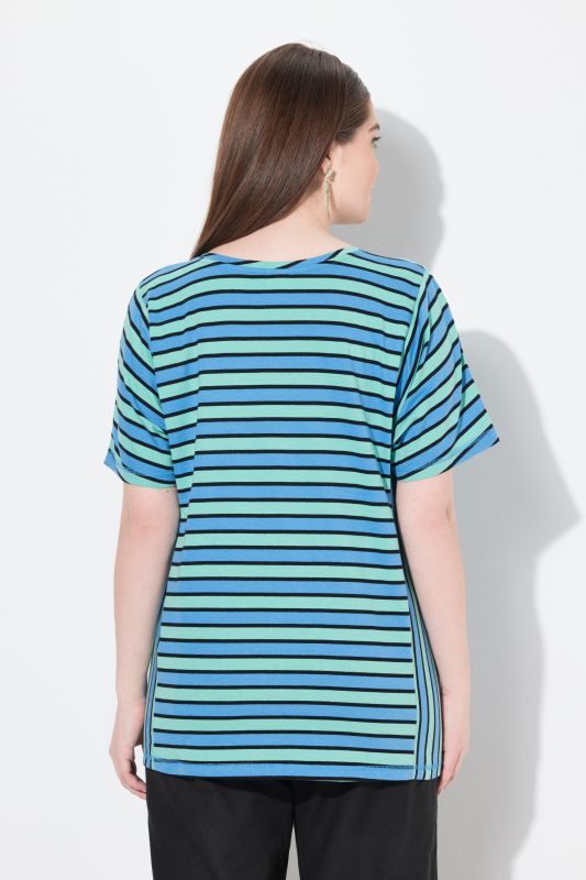 T-shirt en coton bio. Col rond et manches courtes. Mélange de rayures