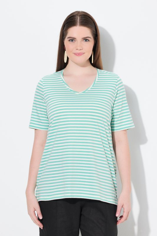 T-shirt rayé en coton bio. Col V et manches courtes