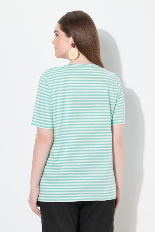 T-shirt rayé en coton bio. Col V et manches courtes