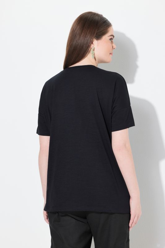 T-shirt oversize. Col rond et manches courtes. Coton bio