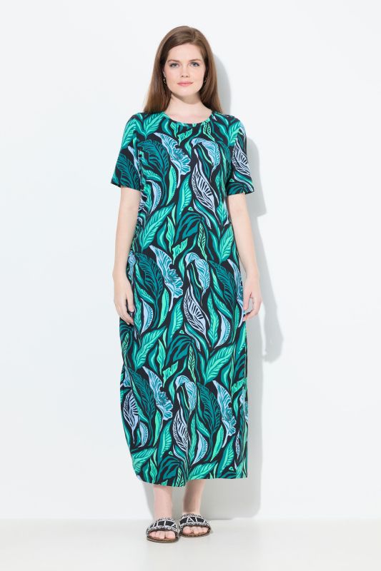 Robe maxi en coton bio. Décolleté rond et manches courtes. Motif jungle