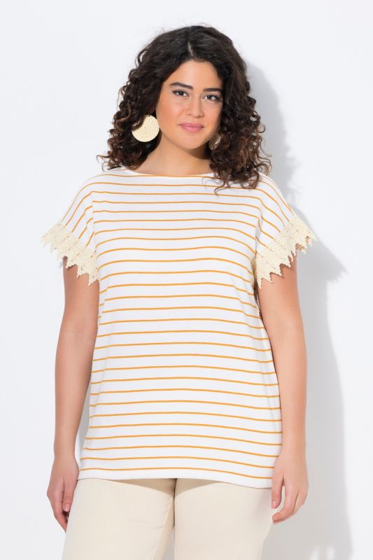 T-shirt rayé en coton bio. Col bateau et manches courtes