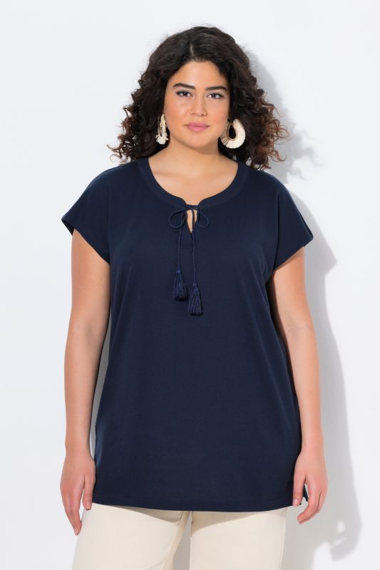 T-shirt en coton bio. Col tunisien et manches courtes