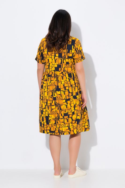 Robe en jersey de coton bio. Décolleté en V et manches courtes. Motif soleils