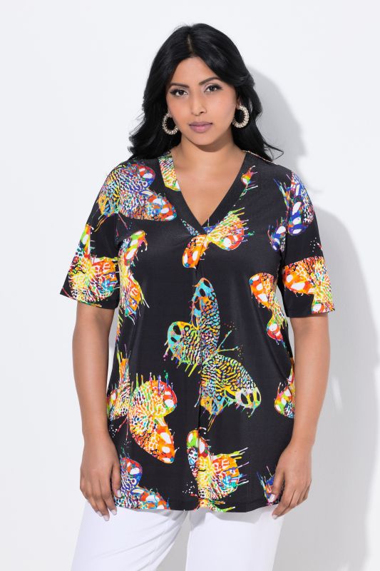 T-shirt au tombé fluide, décolleté en V et manches courtes, motif papillons
