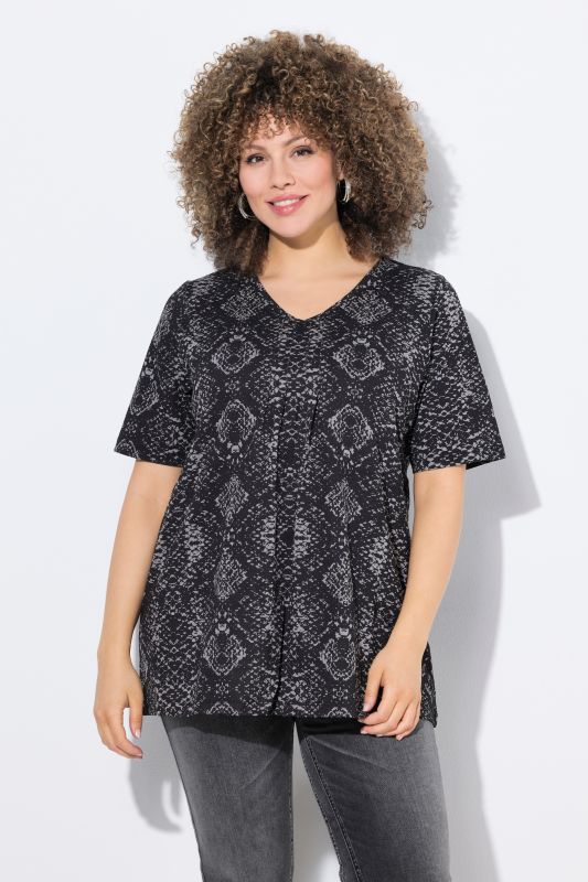 T-shirt manches courtes, décolleté V se terminant par des plis fantaisie, motif peau de serpent
