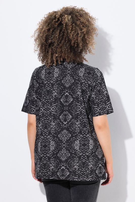 T-shirt manches courtes, décolleté V se terminant par des plis fantaisie, motif peau de serpent