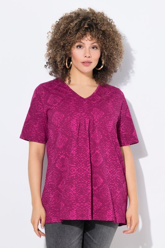 T-shirt manches courtes, décolleté V se terminant par des plis fantaisie, motif peau de serpent