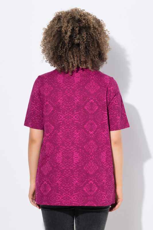 T-shirt manches courtes, décolleté V se terminant par des plis fantaisie, motif peau de serpent