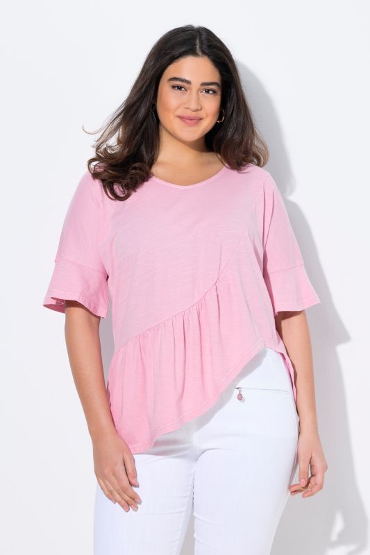 T-shirt oversize en coton bio. Col en V et manches courtes. Volant à la base