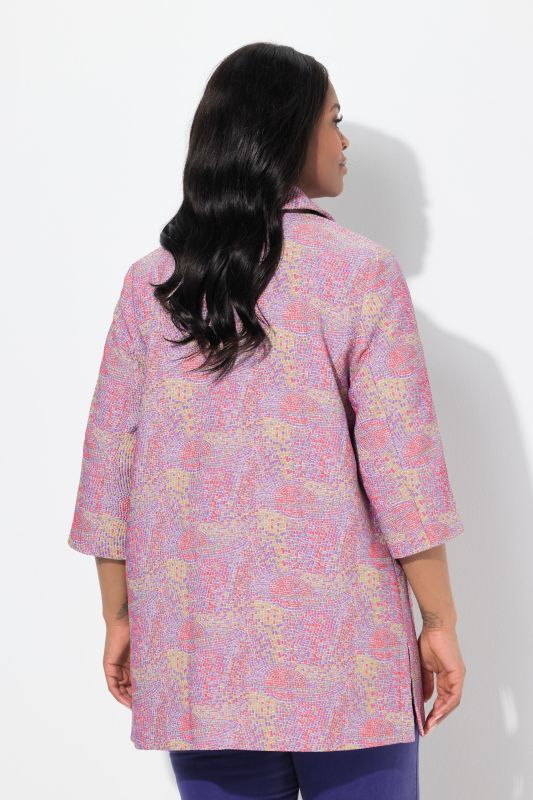 Veste à col chemise et manches 3/4. Motif graphique