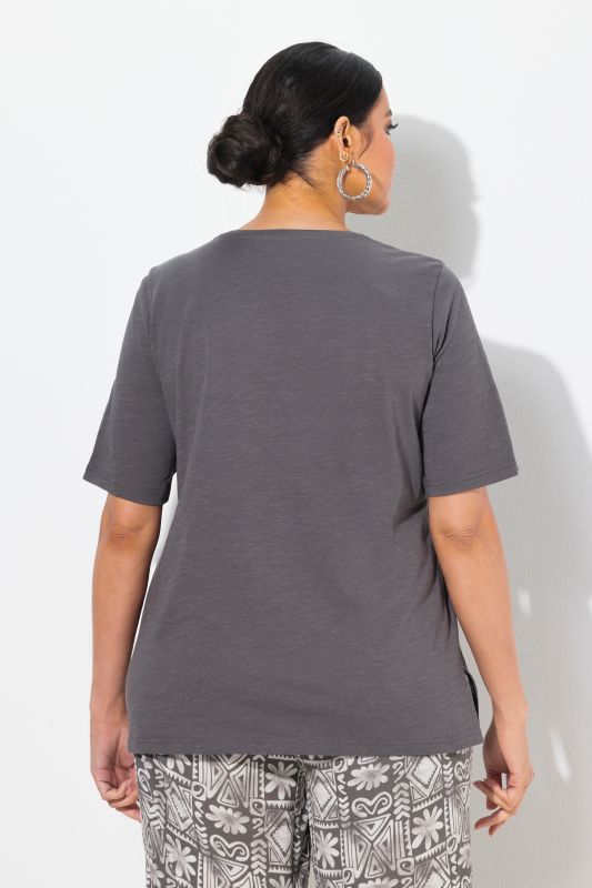 T-shirt, coupe Classic. Encolure ronde et manches courtes. Motif cactus