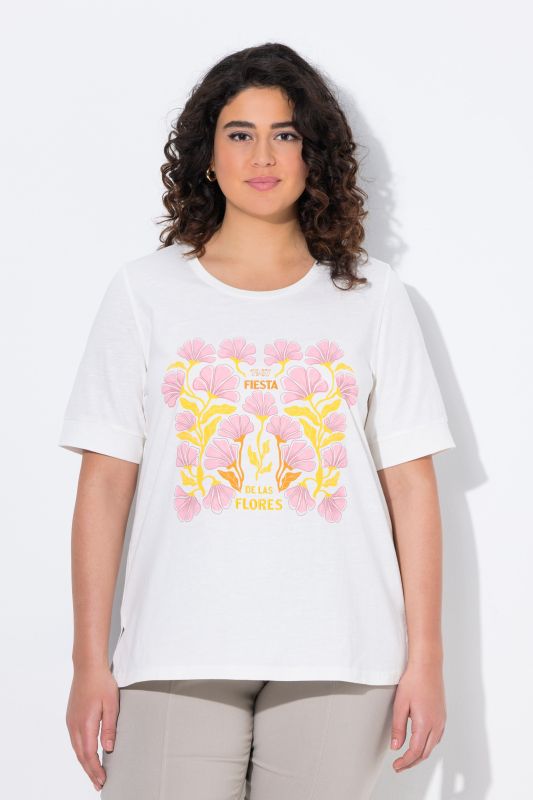 T-shirt à col rond et manches courtes. Imprimé fleurs et lettres brodées
