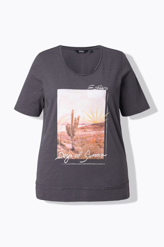 T-shirt à manches courtes. Encolure ronde à bords roulottés. Coupe Classic et imprimé cactus