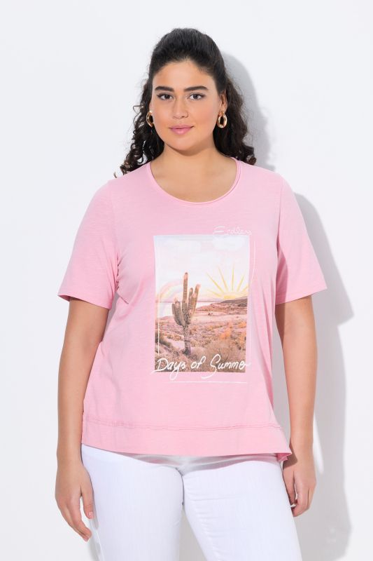T-shirt à manches courtes. Encolure ronde à bords roulottés. Coupe Classic et imprimé cactus