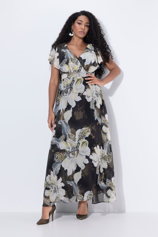 Robe maxi à ceinture. Décolleté V, manches papillon courtes