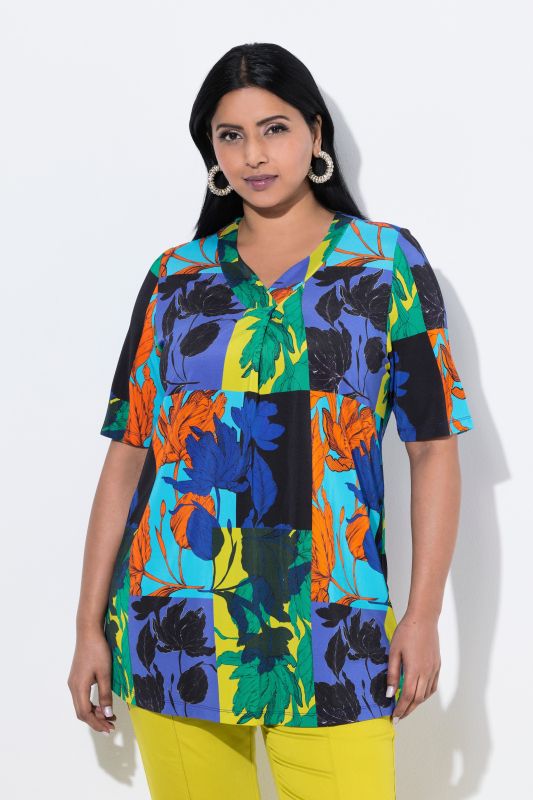 T-shirt au tombé fluide, motif feuilles, décolleté en V et manches courtes, coupe évasée