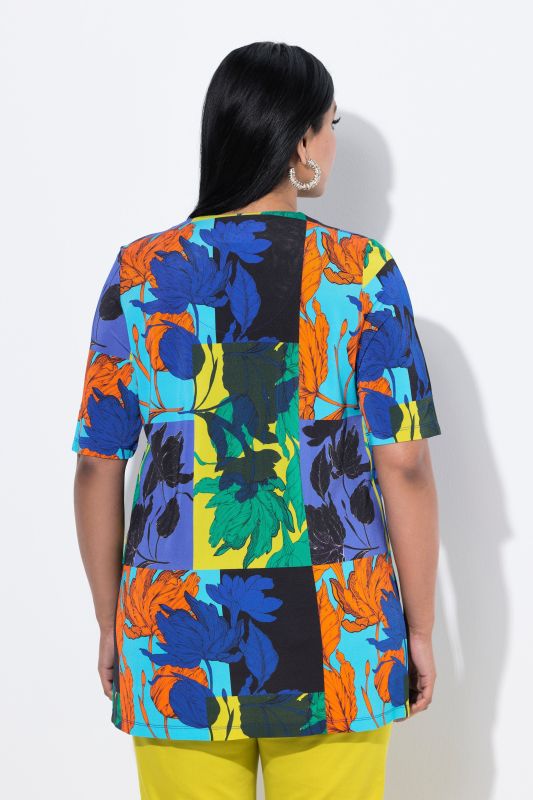 T-shirt au tombé fluide, motif feuilles, décolleté en V et manches courtes, coupe évasée