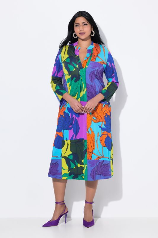 Robe midi au tombé fluide, motif feuilles, petit col montant et manches 3/4