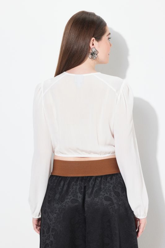 Chemisier traditionnel Dirndl. Manches longues et amples. Encolure ronde et taille élastique