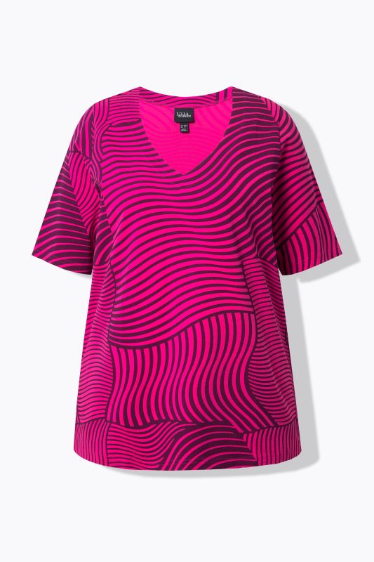 T-shirt à imprimé graphique. Col en V et manches courtes. Coupe évasée