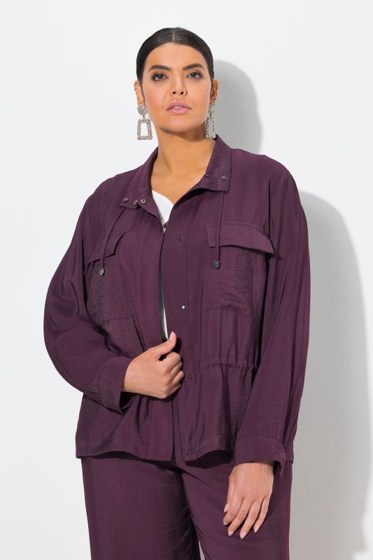 Veste en tissu « martelé », cordon coulissant, col montant et manches longues