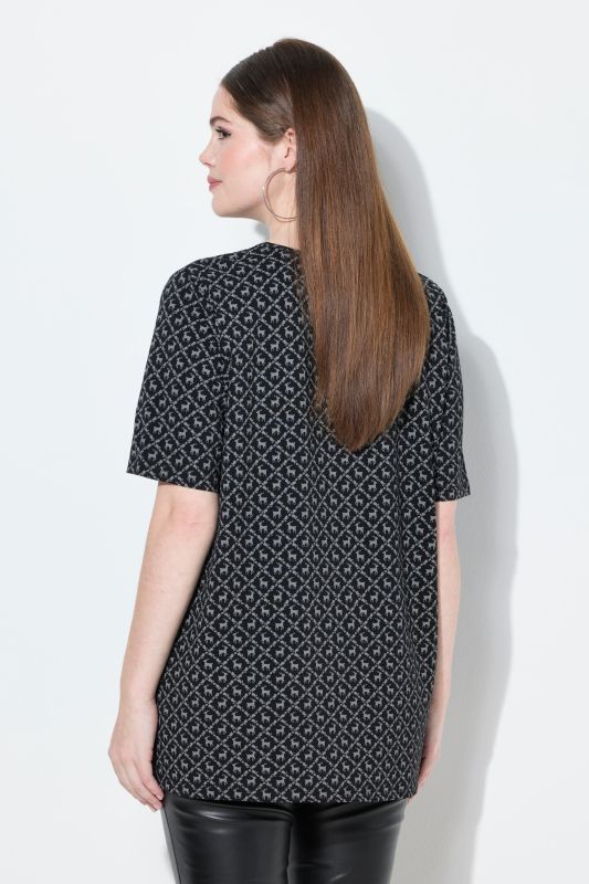T-shirt s'inspirant des tenues traditionnelles bavaroises, encolure en V et manches courtes, coupe évasée